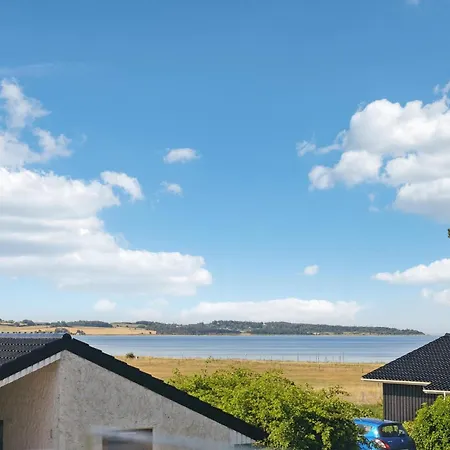 Holiday home Three-bedroom In