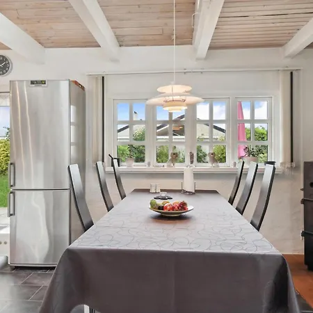 Three-bedroom In Holiday home *