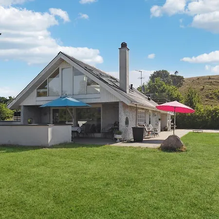 Three-bedroom In Holiday home