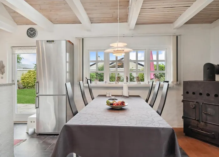 Three-bedroom In Feriehus *