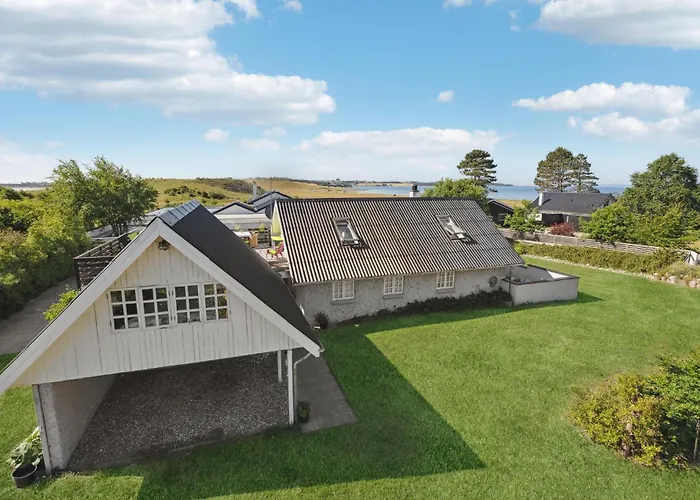 Feriehus Three-bedroom In *