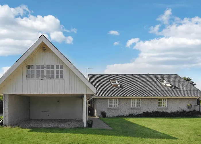 Three-bedroom In * Knebel